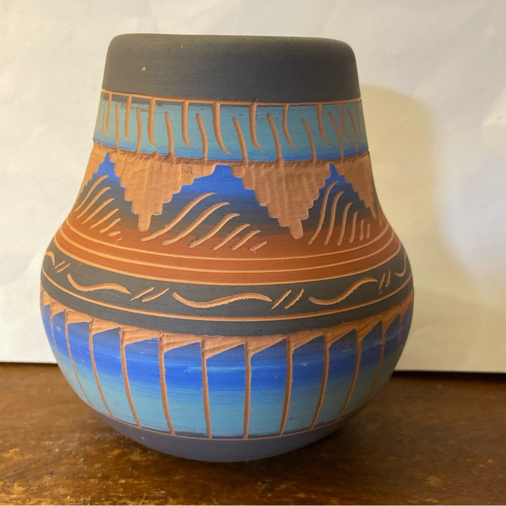Navajo Indian Hand Etched & Painted Clay Pottery Vase by Dee Nelson H-4”